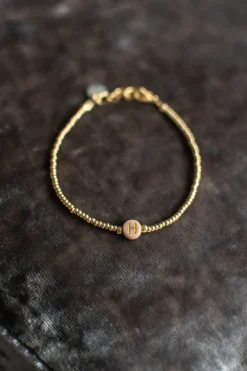 DAMES Mooi! Jewels Sieraden^Armband met beige letter | Goud