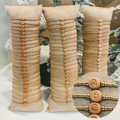 DAMES Poespas Sieraden^Armband met lichtbruine letter | Goud