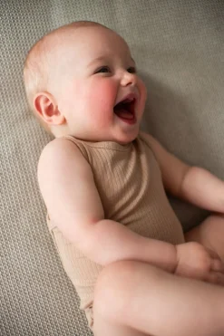 Lässig Rompers^Baby body | Ribbed light brown |