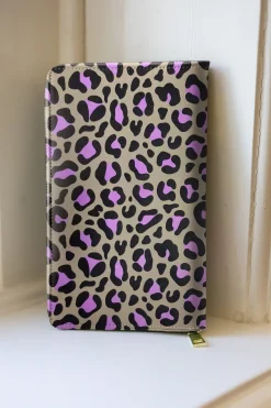 DAMES Poespas Overige Accessoires | Snøpskes^Family paspoort | Sand leopard | Studio