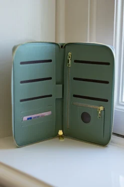 DAMES Studio Poespas Overige Accessoires | Snøpskes^Family paspoort | Smiley |