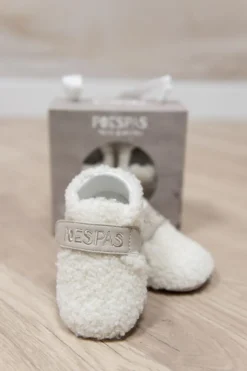 Poespas Schoenen & Slofjes^Teddy pantoffels | Vegan leather & klittenband