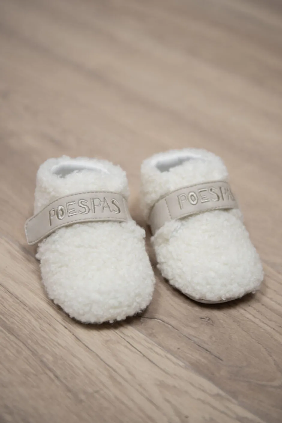 Poespas Schoenen & Slofjes^Teddy pantoffels | Vegan leather & klittenband