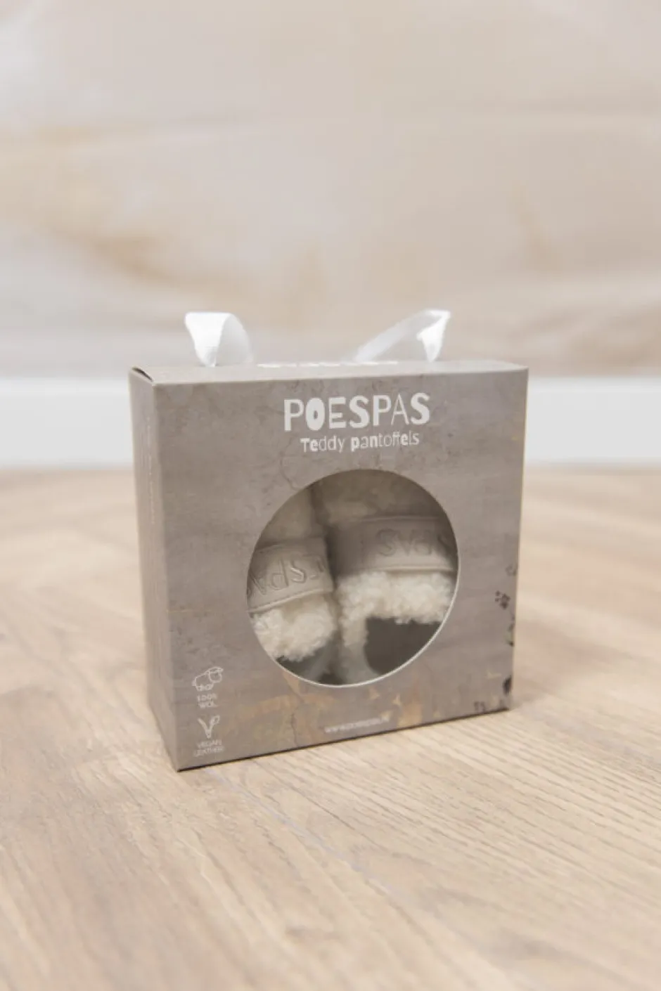 Poespas Schoenen & Slofjes^Teddy pantoffels | Vegan leather & klittenband